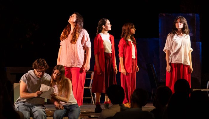 203 attori in scena
